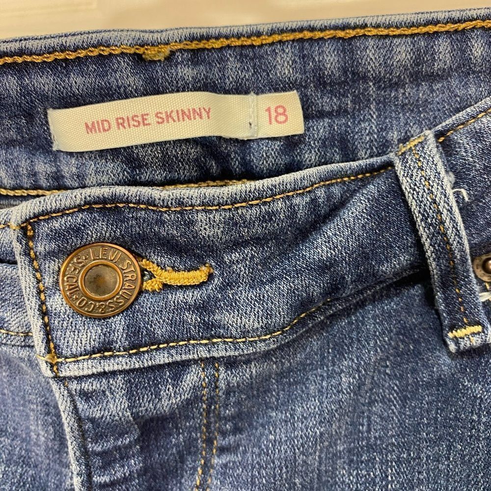 Levi’s mid rise skinny blue jeans, size 18 - Picture 3 of 11